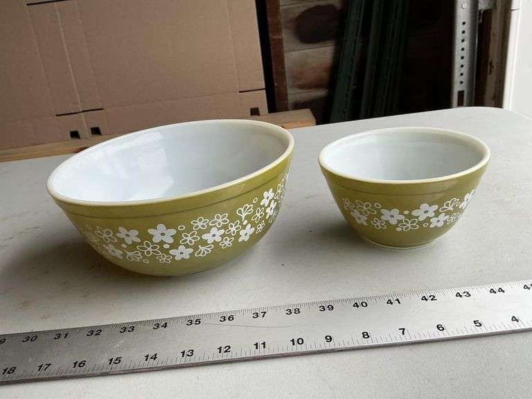 Vintage Pyrex crazy daisy bowls