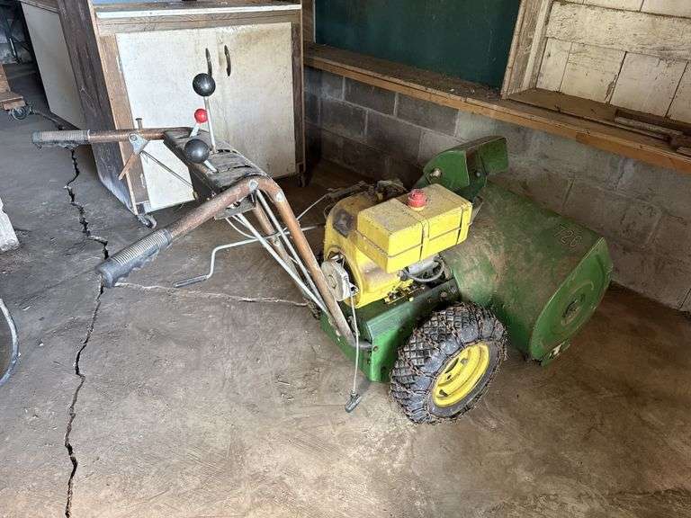 John Deere 726 snowblower, loose!