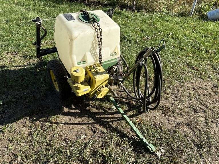5' John Deere pull behind sprayer, engine loose.