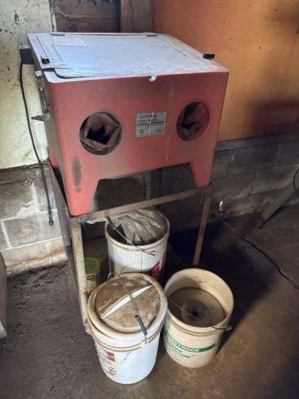 Central pneumatic sandblaster with sand