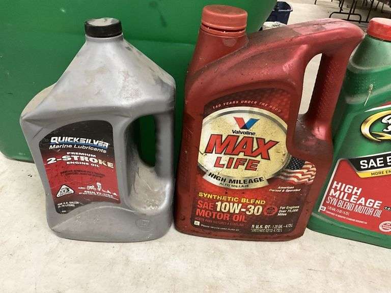 Assorted Oil Assorted oil with tote. All full - Legacy Auction Company