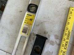 Levels/measuring sticks/kneepads