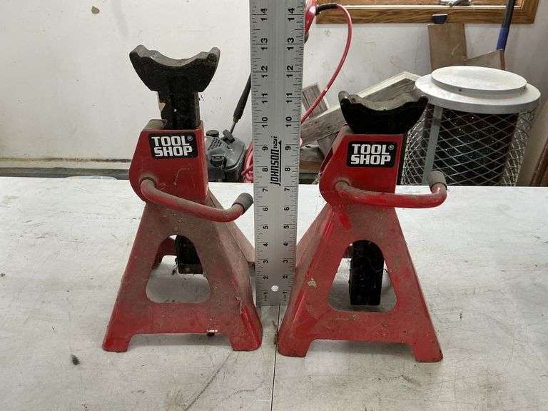 (2) 3 ton jack stands
