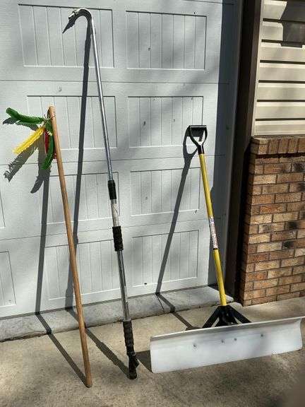 Snow shovel, walking stick and gutter cleaner - Legacy Auction Company - Gutter Cleaning Sticks For Gutters With Snow