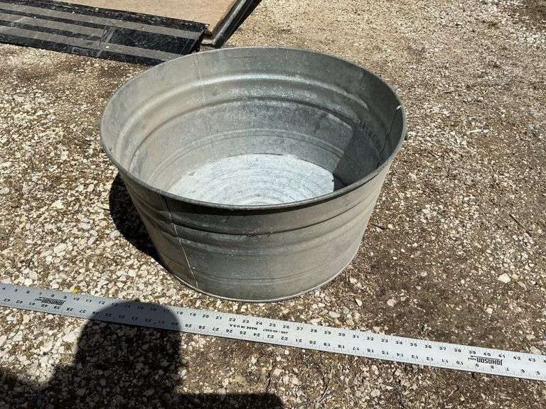 Galvanized wash tub