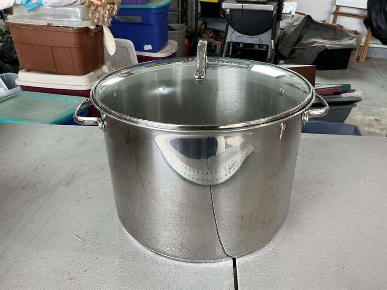 Soup pot