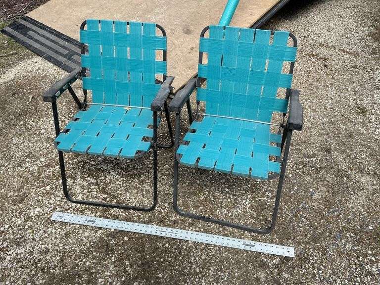 2 folding chairs