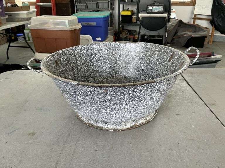 Enamel pan