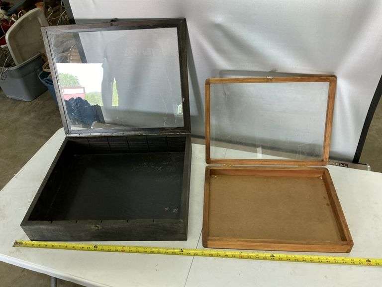 Display cases - Legacy Auction Company