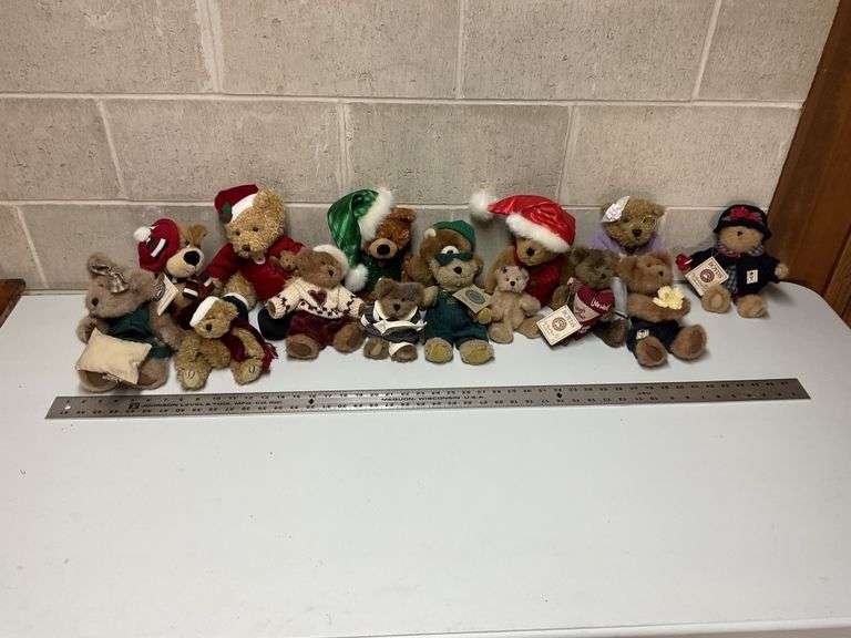 Boyds Bears, Terry’s Village Bear, etc. Legacy Auction Company