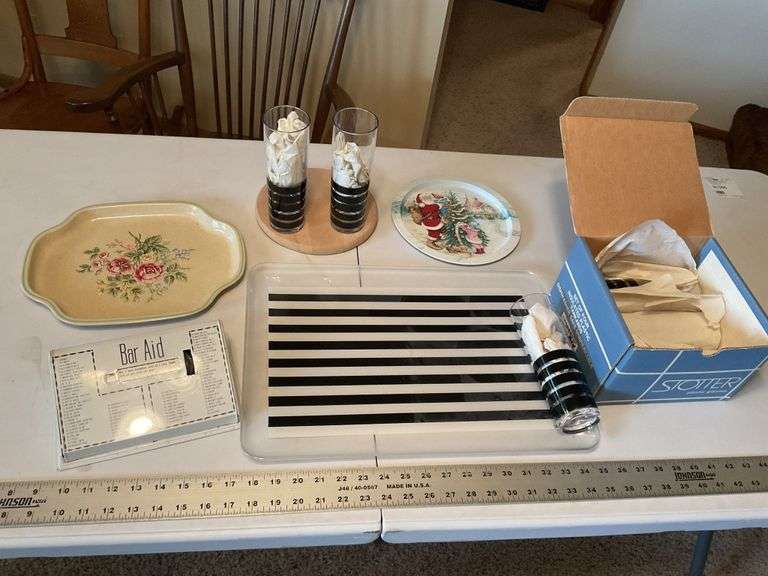 Plastic bar glasses, tray etc.