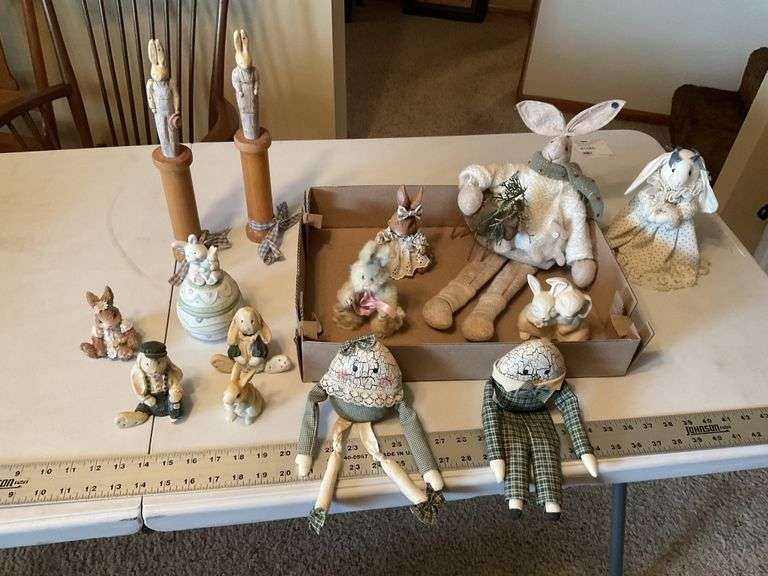 Rabbit figurines, etc.