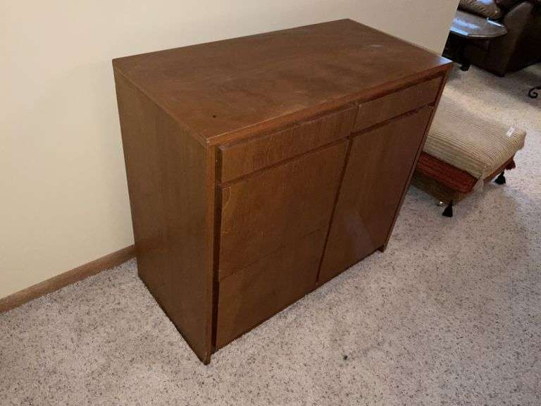 Wooden cabinet, 35" x 32" x 17"