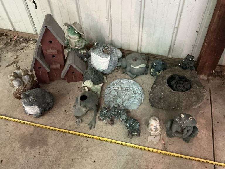 Birdhouse/frog figurines etc.