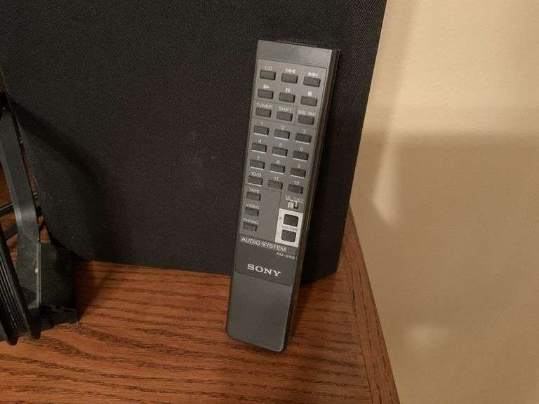Sony stereo system with remote, CD  and cassette