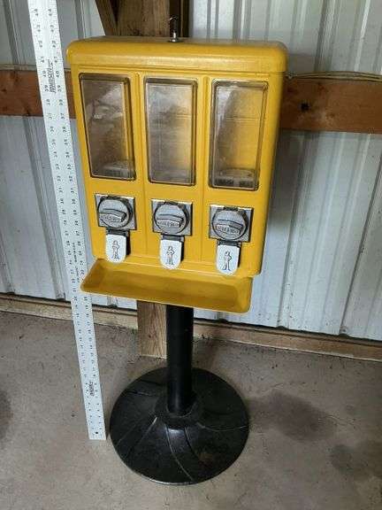 Rhino candy machine with key