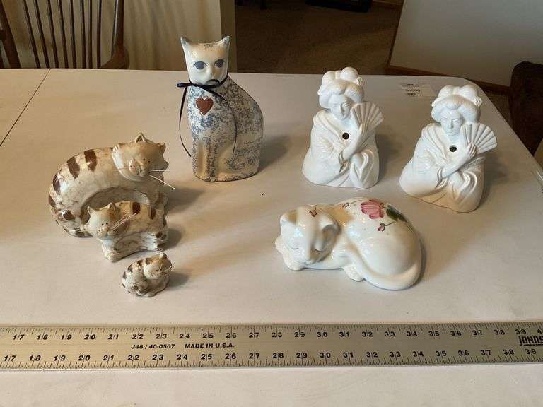 Porcelain cat figurines, etc.