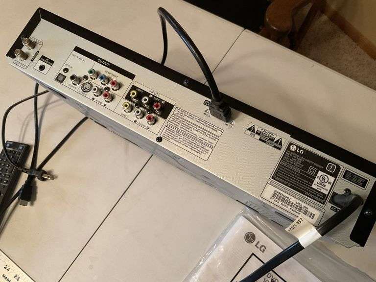 LG VCR/ DVD player with remote and extra