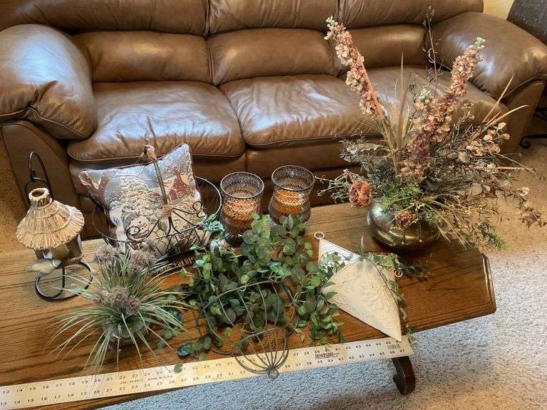 Assorted decorative items