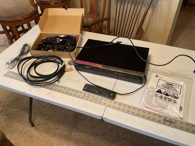 LG VCR/ DVD player with remote and extra