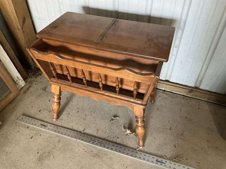 Ethan Allen lamp table/magazine rack