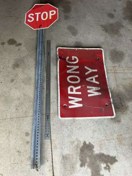 Stop sign/Wrong Way sign