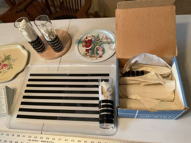 Plastic bar glasses, tray etc.