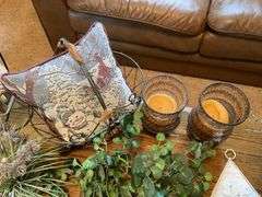 Assorted decorative items