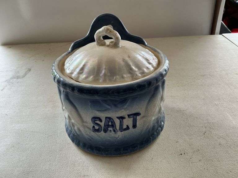 Salt crock – lid is cracked