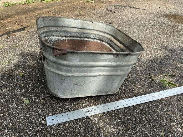 Galvanized wash tub
