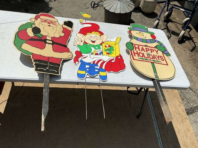 Holiday yard decor