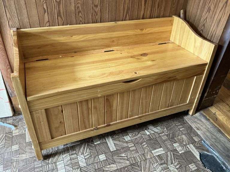 Storage box/bench 43" x 17" x 24"