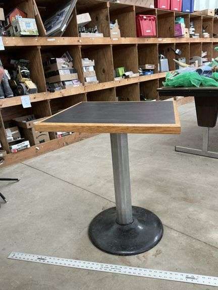 Small table 25 x 25