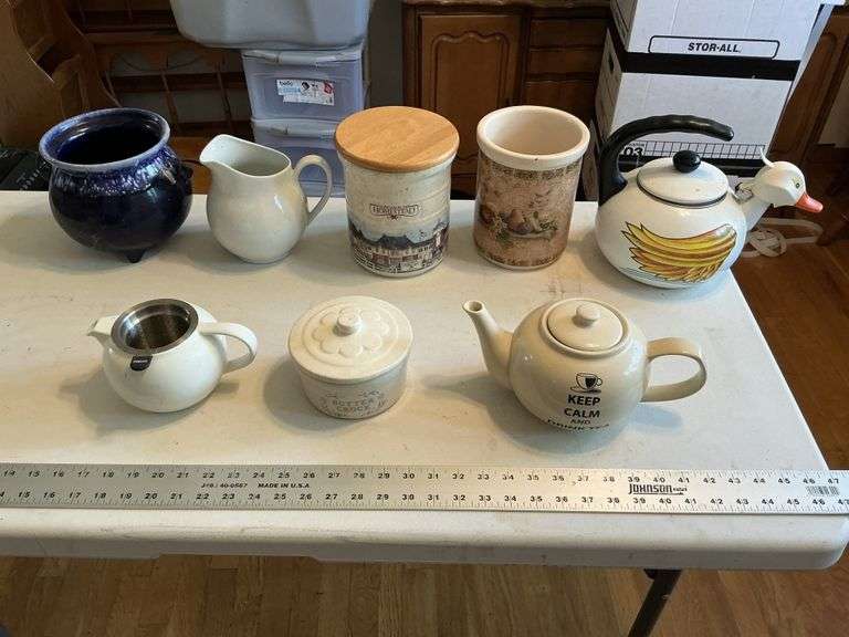 Teapot/stoneware type items