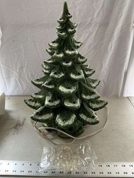 Ceramic Christmas tree – a couple of chips