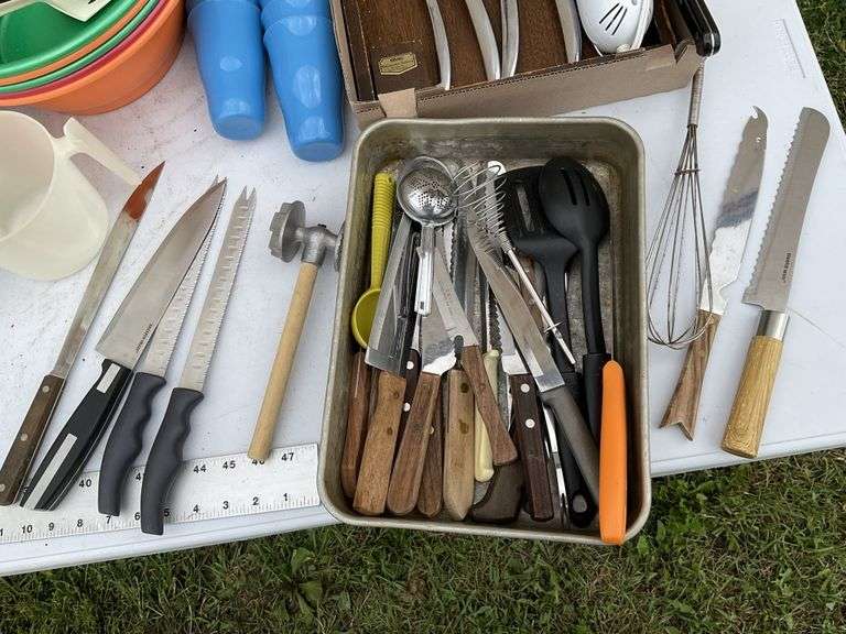 Knives and kitchen utensils, plasticware, etc.