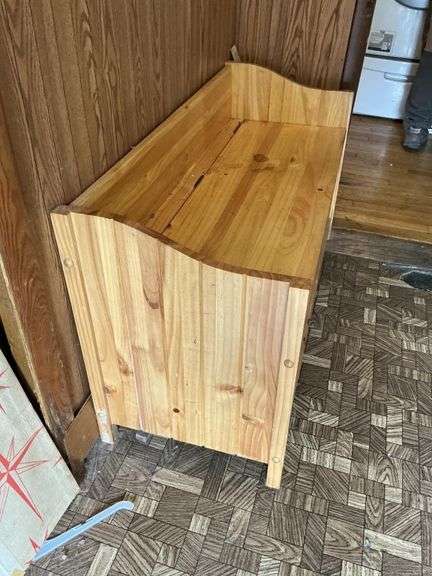Storage box/bench 43" x 17" x 24"