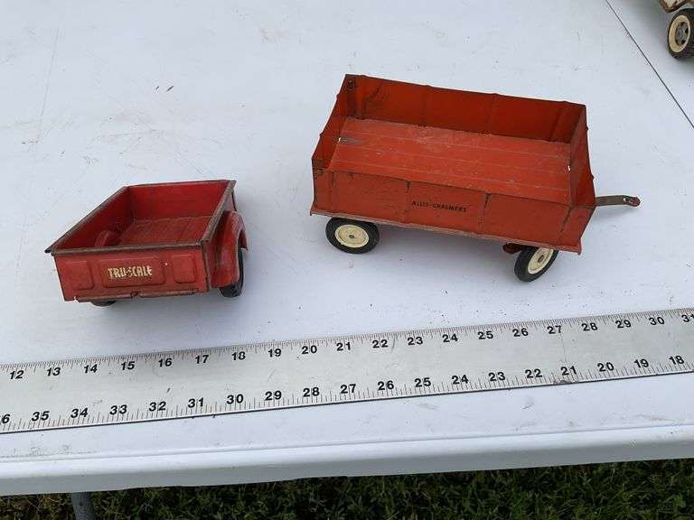 Vintage Tru Scale trailer and Allis Chalmers
