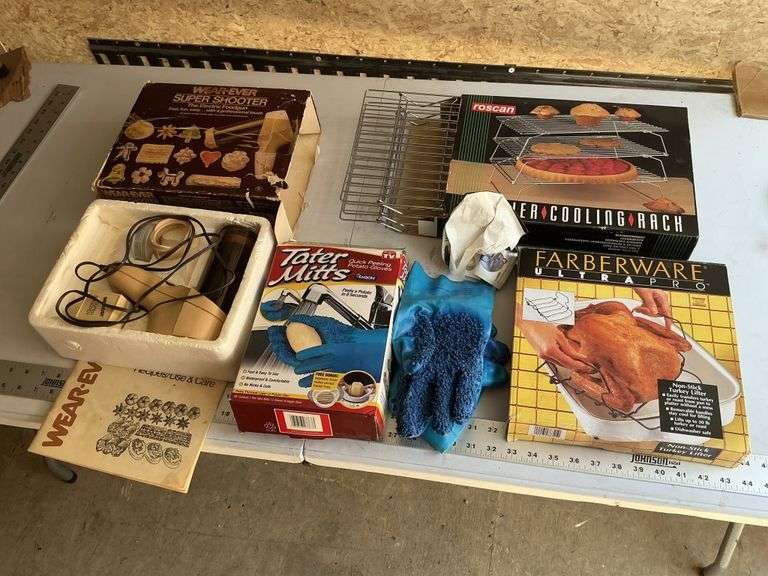 Cake decorating gun/cooling racks etc