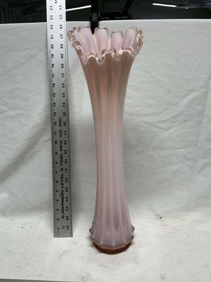 Pink swung vase