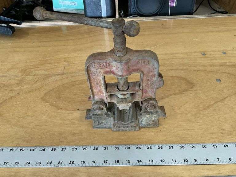 Vintage Reed No. 1 pipe vise
