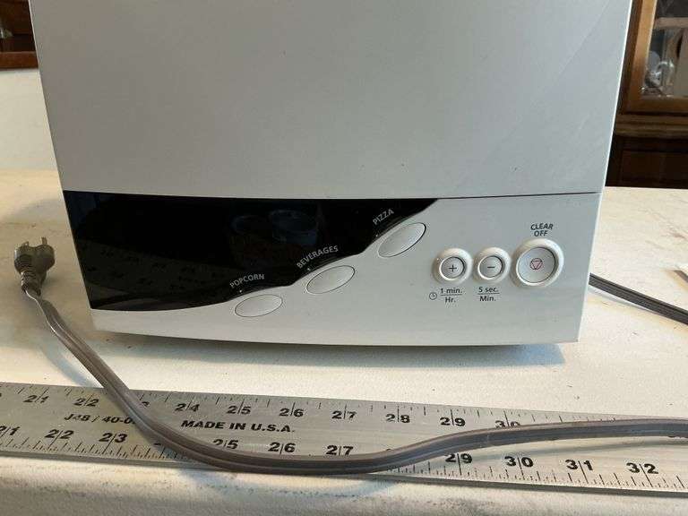 Magic Chef microwave oven