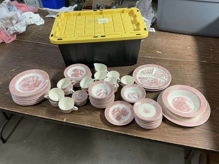 Unmarked set of dishes with tote