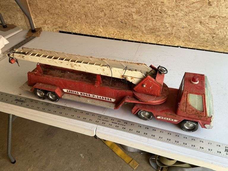 Nylint hook and ladder truck