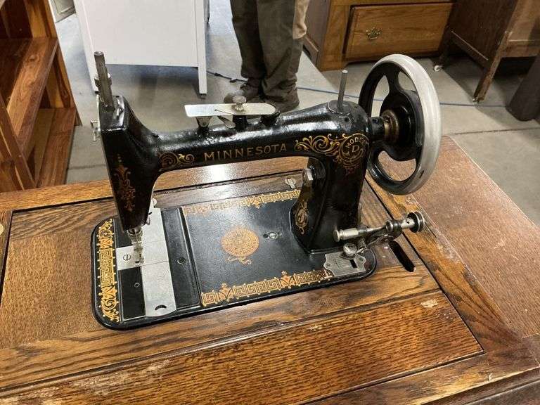 Minnesota sewing machine and sewing machine