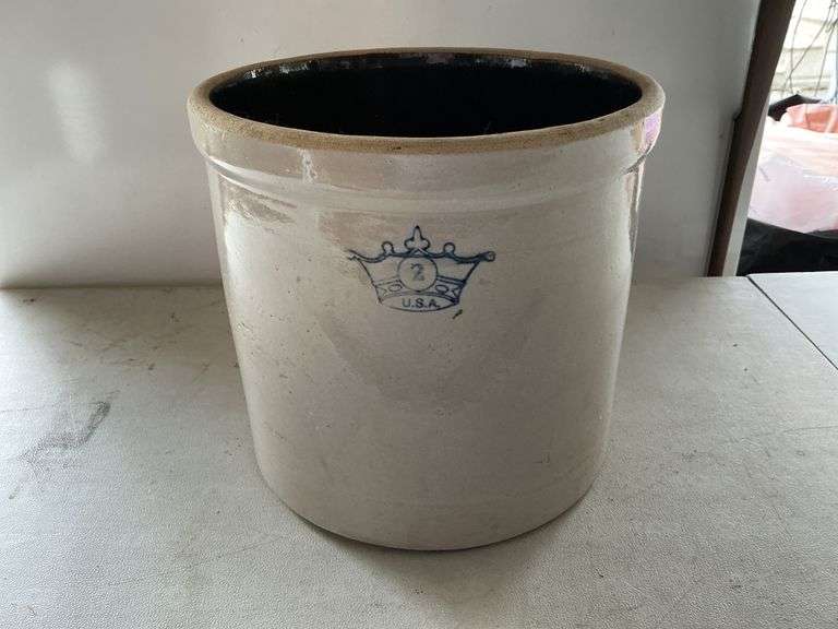 Crown 2 gallon crock (no cracks)