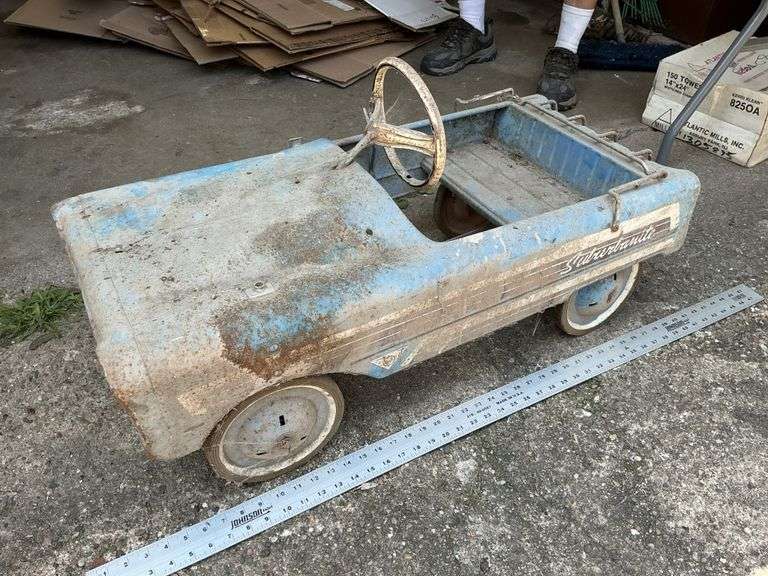 Suburbanite pedal car