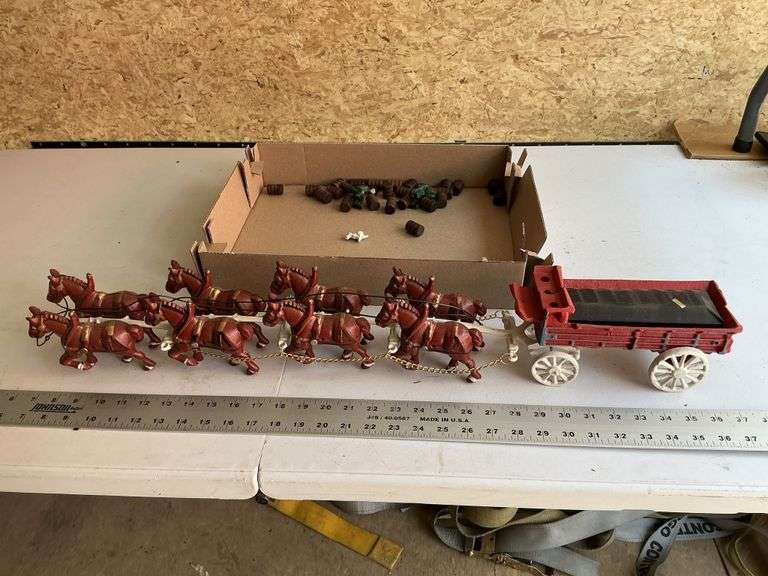 Cast-iron horse hitch