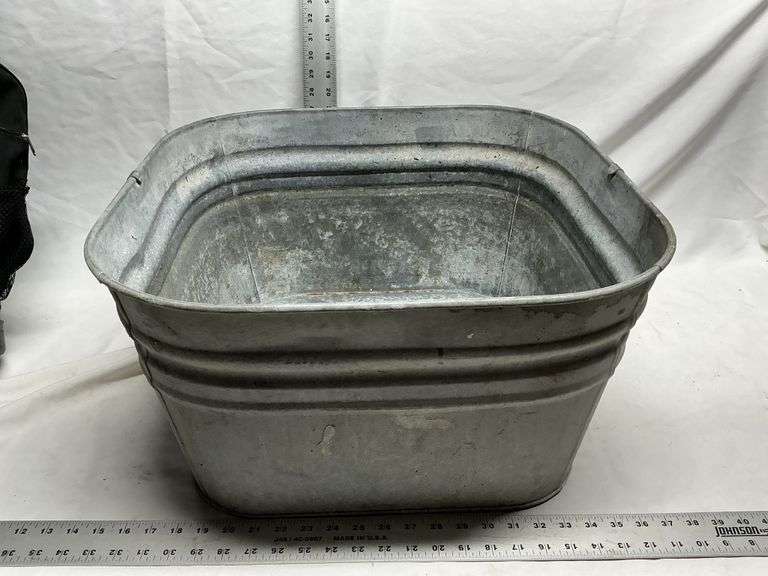 Galvanized wash tub