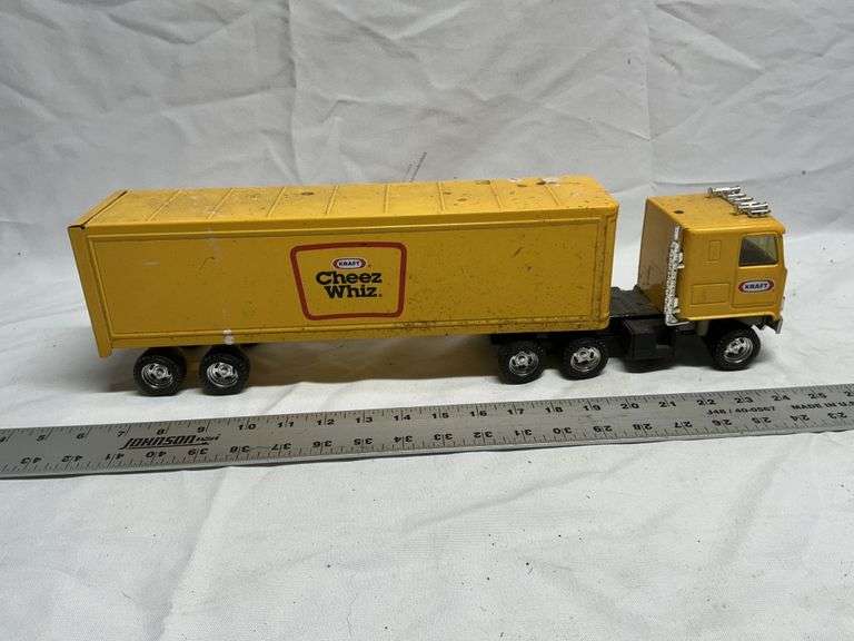 Kraft Cheez Whiz semi